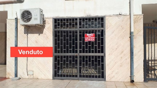 Foto Negozio in via roma  35, Capurso di 80 m² con 1 locali in vendita