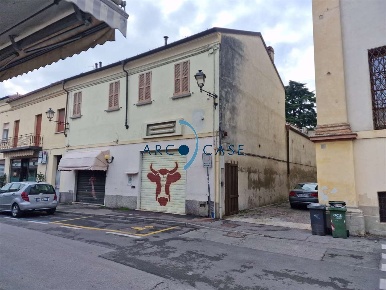 Foto Negozio a Crema di 120 m² con 3 locali in affitto