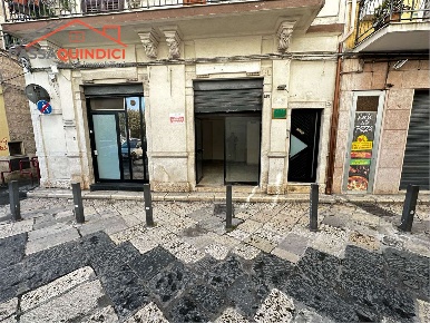 Foto Negozio in Via Dante Alighieri  78, Triggiano di 20 m² con 1 locali