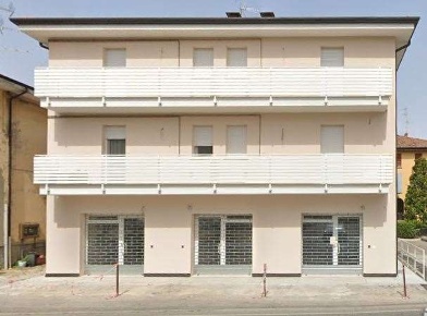 Foto Negozio in via cento 164, San Giovanni in Persiceto Decima di 35 m²