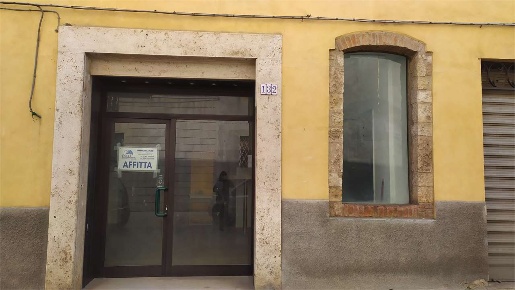 Foto Negozio a Todi di 100 m² con 3 locali in affitto