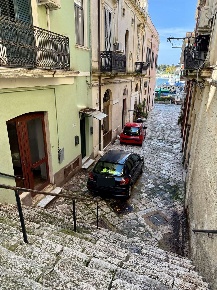 Foto Negozio in Via De Veneziani 14, Brindisi Centro Storico di 100 m²