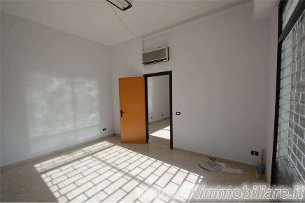 Foto Negozio in Via Castelvetrano, Mazara del Vallo di 80 m² con 3 locali