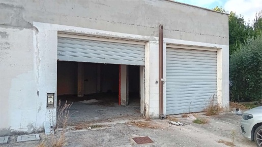 Foto Negozio a Latina di 110 m² con 1 locali in vendita