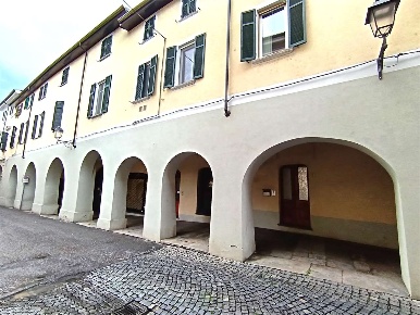 Foto Negozio in via Po 4, Valenza Centro di 30 m² con 2 locali in vendita