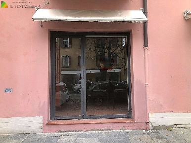 Foto Negozio a Scandiano di 50 m² con 2 locali in affitto