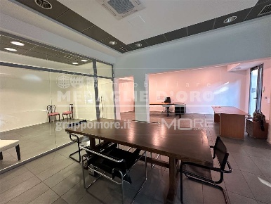 Foto Ufficio in ad.ze Viale caduti in guerra, Modena Crocetta di 220 m²