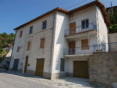 Foto Magazzino in via Piemonte 6, Erli Centro di 65 m² con 2 locali