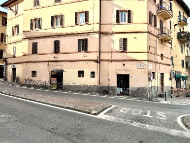 Foto Negozio in Largo di Porta Pesa, Perugia Centro Storico di 75 m²