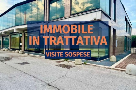 Foto Negozio a Ancona di 340 m² con 1 locali in vendita