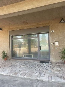 Foto Negozio a Taglio di Po di 80 m² con 1 locali in vendita