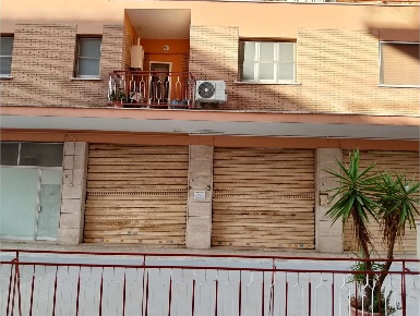 Foto Negozio in VIA LATINI, Latina Piccarello di 30 m² con 2 locali