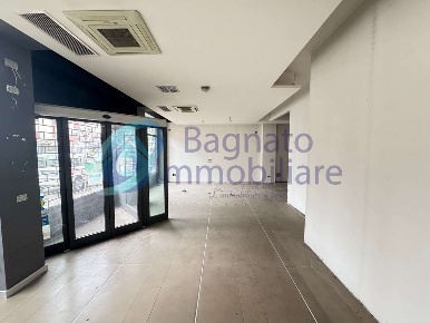 Foto Negozio in Via Novara 7, Novara Pernate di 88 m² con 2 locali