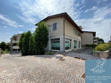 Foto Negozio in via caporalino 46, Gussago Piazza di 300 m² con 3 locali