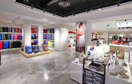 Foto Negozio in Calle 22 Marzo, Venezia San Marco di 60 m² con 3 locali