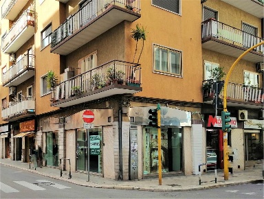 Foto Negozio in GIULIO PETRONI 49, Bari Carrassi di 45 m² con 1 locali