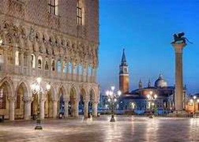 Foto Negozio in calle fuseri, Venezia San Marco di 90 m² con 9 locali