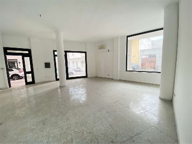 Foto Ufficio in viale stazione, Casarano di 140 m² con 6 locali in vendita