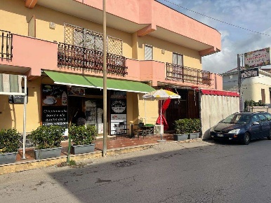Foto Negozio in Via Duca Degli Abbruzzi, Mondragone di 300 m² con 4 locali