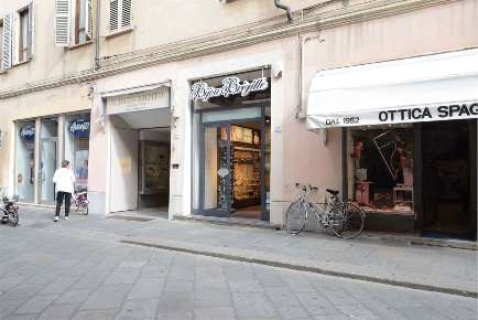 Foto Negozio in Via Emilia Santo Stefano 9, Reggio nell'Emilia di 235 m²