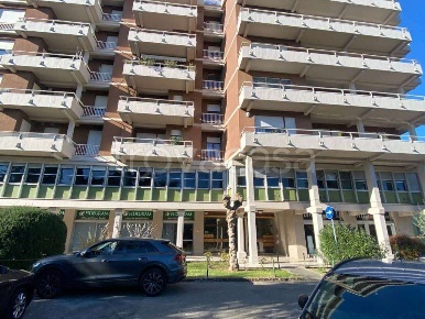 Foto Ufficio in piazza Salvo D'Acquisto  18, Sassuolo Centro di 70 m²