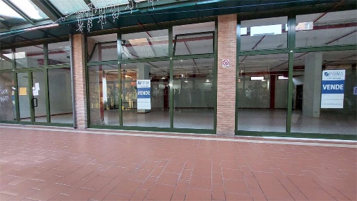 Foto Negozio in via del lavatoio 10, Jesi Porta Valle - Stazione di 218 m²