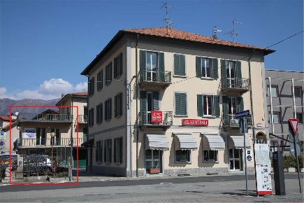 Foto Negozio in Via F.lli di Dio  23, Gravellona Toce Centro di 85 m²