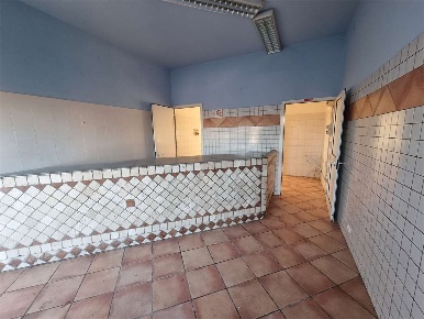 Foto Negozio a Sarzana di 41 m² con 2 locali in vendita