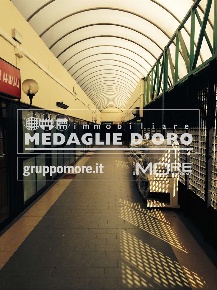 Foto Negozio in ad.ze via Fratelli Rosselli, Modena di 80 m² con 1 locali
