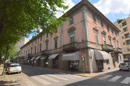 Foto Negozio in Corso Giuseppe Garibaldi 56, Vercelli Centro di 120 m²