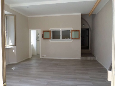Foto Negozio a Barga di 50 m² con 2 locali in vendita