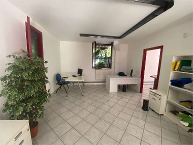 Foto Ufficio a Como di 50 m² con 2 locali in affitto