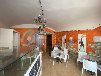 Foto Negozio in Via Mossotti 12A, Novara Centro Storico di 59 m² in vendita