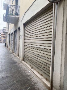 Foto Negozio a Cameri di 50 m² con 2 locali in affitto