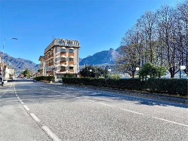 Foto Negozio a Pescate di 110 m² con 2 locali in vendita