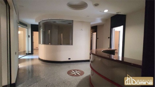 Foto Ufficio in Via Degli Orefici 1, Ancona Corsi di 147 m² con 6 locali