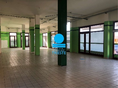 Foto Negozio a Pesaro di 230 m² con 1 locali in affitto