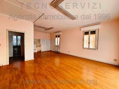 Foto Negozio a Savignano sul Panaro di 100 m² con 4 locali in affitto