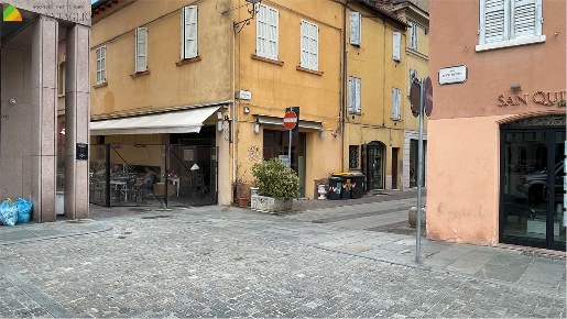 Foto Negozio a Sassuolo di 202 m² con 2 locali in affitto