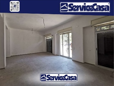 Foto Negozio in CORSO ALDO MORO, Cerignola Centro di 100 m² con 1 locali