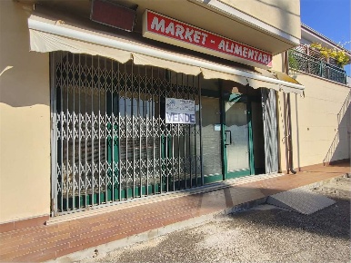 Foto Negozio a Trevi di 120 m² con 1 locali in vendita