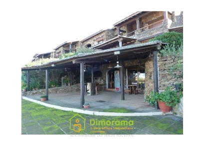 Foto Negozio in Capo Ceraso Condominio Li Cuncheddi snc, Olbia di 160 m²