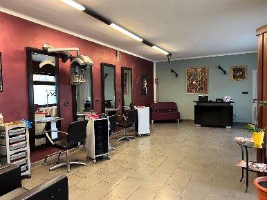Foto Negozio in Via Re Umberto 13, Perosa Argentina di 69 m² con 1 locali