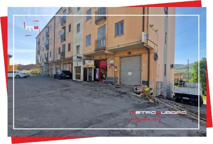 Foto Negozio in VIA GRONCHI, Tito Zona Industriale di 38 m² con 3 locali