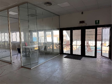 Foto Ufficio a Imola di 427 m² con 1 locali in affitto