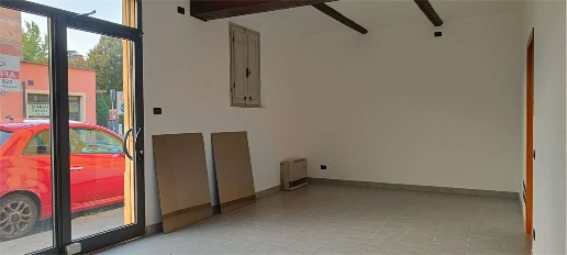 Foto Negozio in VIA SAN FRANCESCO, Carpi di 60 m² con 1 locali in affitto