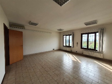 Foto Ufficio in Via Piave  12, Vertemate con Minoprio di 70 m² con 3 locali