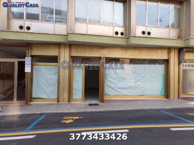 Foto Negozio in via IV Novembre 8, Falconara Marittima Centro in vendita