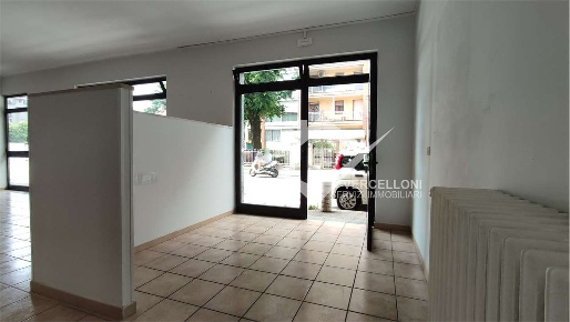 Foto Ufficio in Via Abbadia, Novara Bicocca di 108 m² con 4 locali