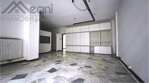 Foto Ufficio in VIA FIZZONASCO, Pieve Emanuele di 105 m² con 3 locali